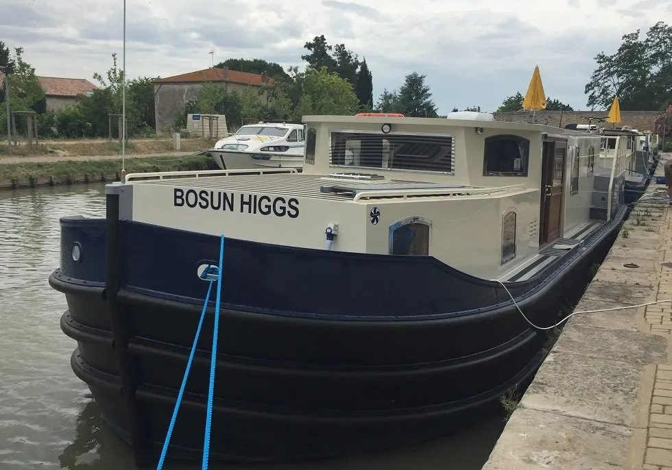 Bosun Higgs Widebeam Boat Exterior